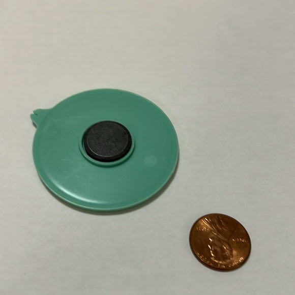 Tupperware Seal Magnet - Picture 4 of 4